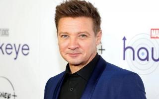 Jeremy Renner mất nhiều máu vì bị xe ủi tuyết cán qua chân