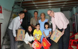 Tập đoàn Tân Hiệp Phát trao tặng 30.000 phần quà trung thu cho các em thiếu nhi