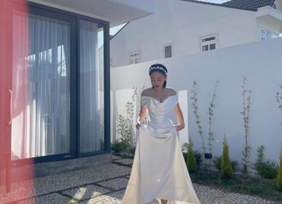Tóc Tiên kỷ niệm 1 năm ngày cưới bằng loạt ảnh chụp tại nơi đặc biệt nhưng vắng bóng ông xã