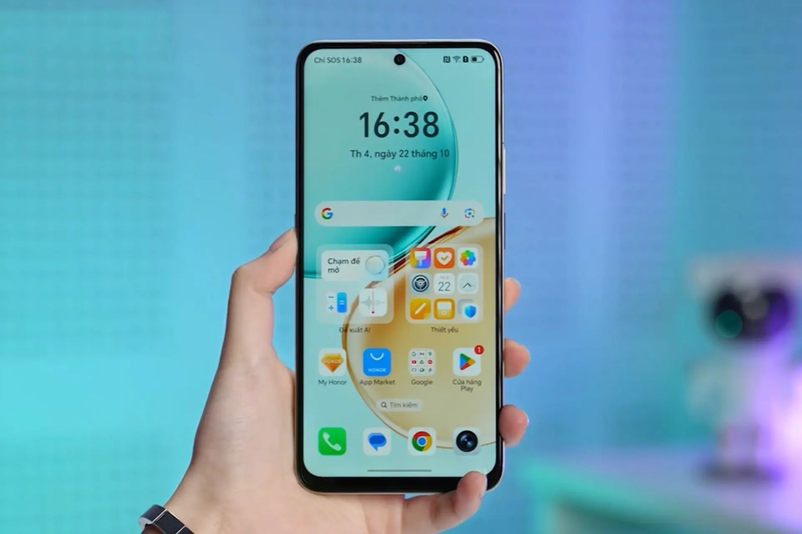 A hand holding a cell phoneAI-generated content may be incorrect.