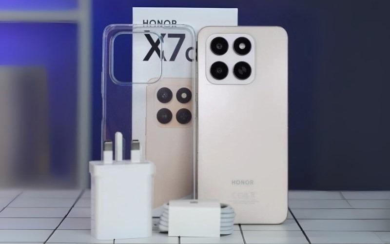 A close-up of a cell phone

AI-generated content may be incorrect.